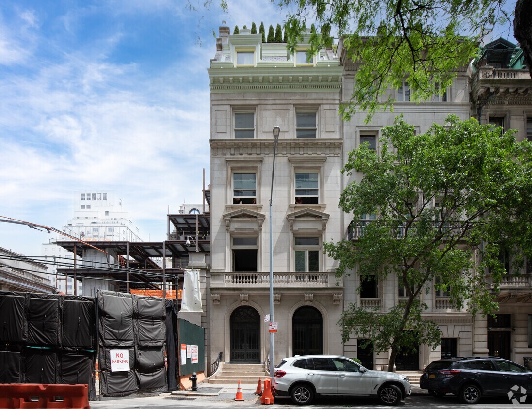 Primary Photo - 11-15 E 70th St