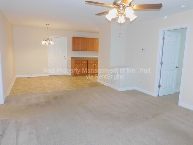 Foto del edificio - 2831 White Ln