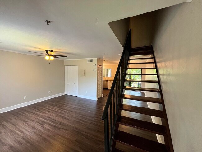 Building Photo - 7814 Shadowood Dr