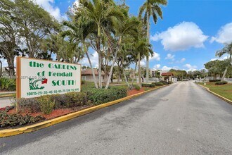 Building Photo - 10825 SW 112th Ave