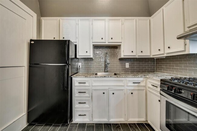 Building Photo - 3312 Daniel Ave