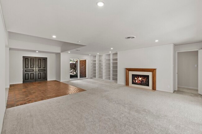 Foto del edificio - 365 Piney Point Rd