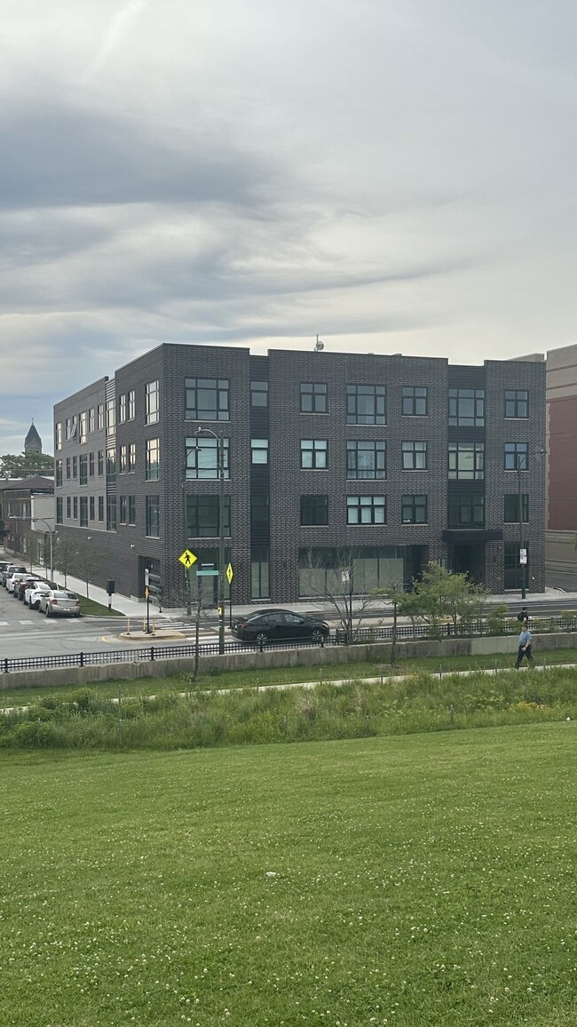 Building Photo - 2807 S Halsted St