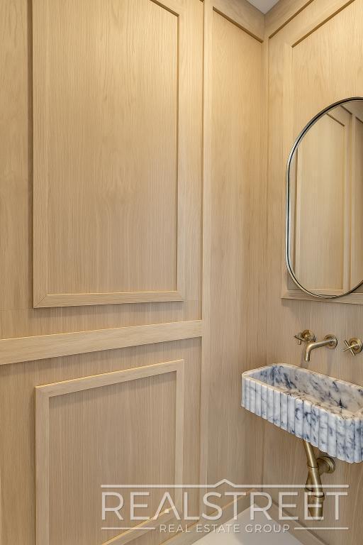 Building Photo - Stunning Bushwick Tpwnhouse Triplex with 2 bedrooms, 2 Full Baths and 2 half Baths