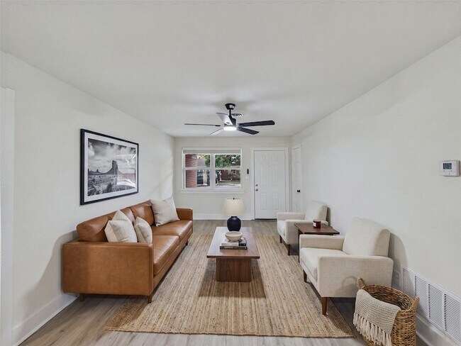 Foto del edificio - 6405 Seco Blvd