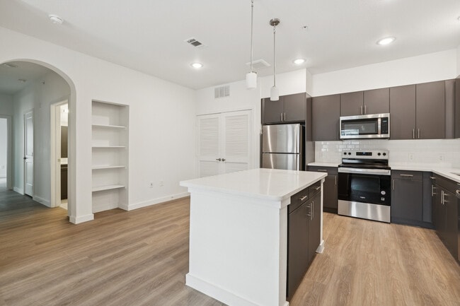 Building Photo - Vista at Silver Oaks