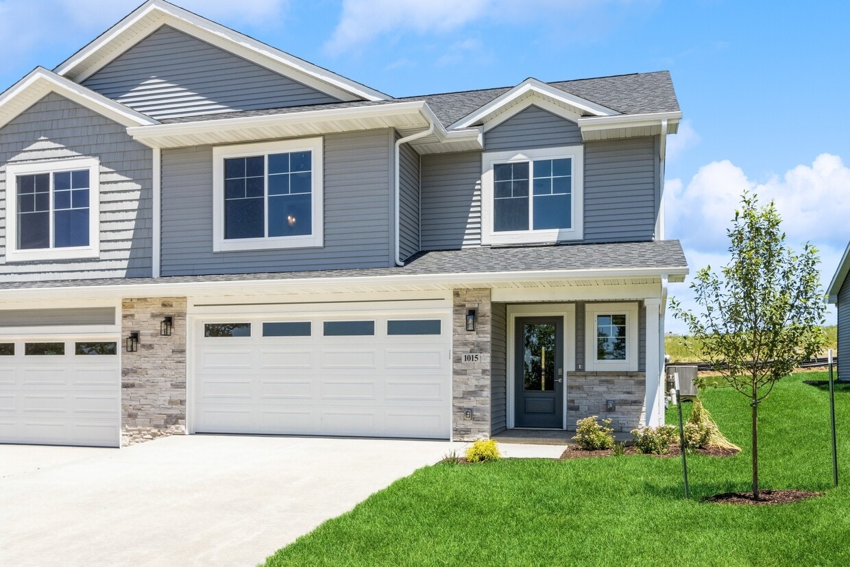 Primary Photo - 1015 Switchgrass Ln
