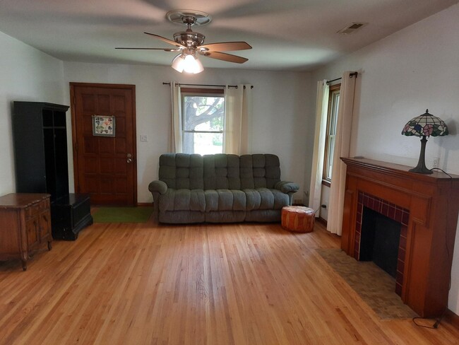 Building Photo - 1203 N Pearce St