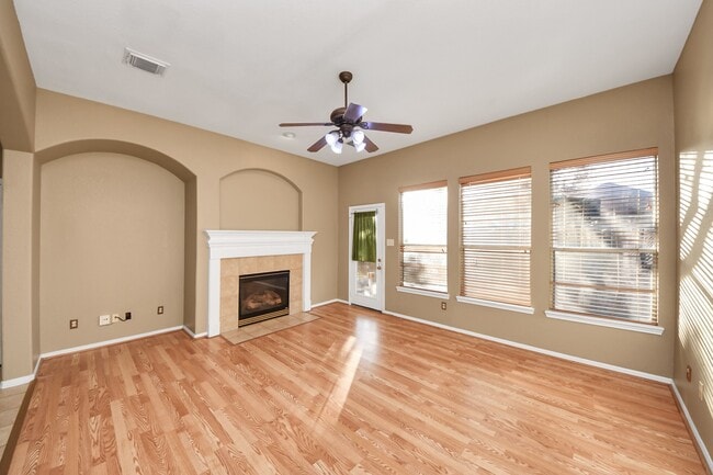 Foto del edificio - 21611 Shallow Glen Ln