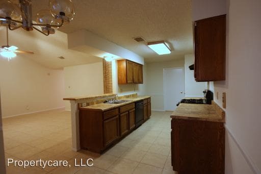 Building Photo - 11210 Bayou Place Dr