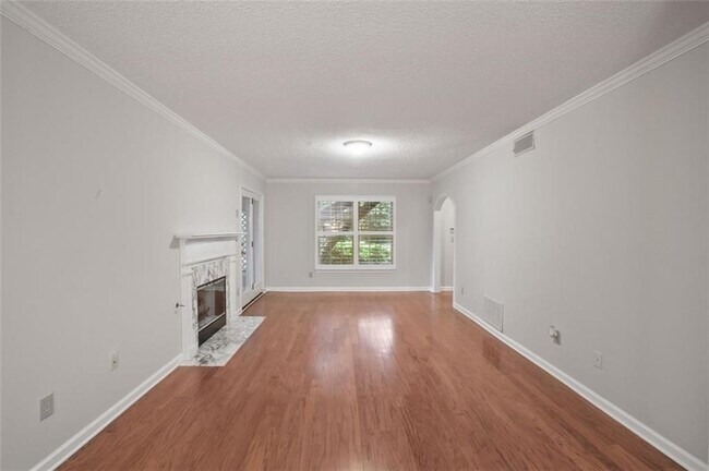 Foto del edificio - 202 Peachtree Forest Dr