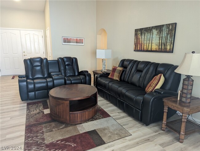 Building Photo - 9213 Quail Ridge Dr