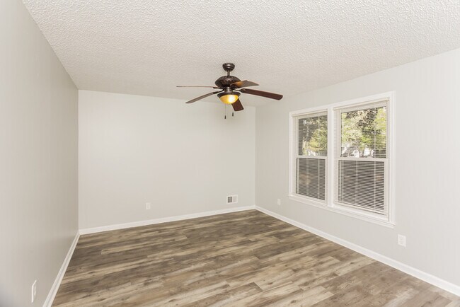 Building Photo - 140 Little Hampton Dr