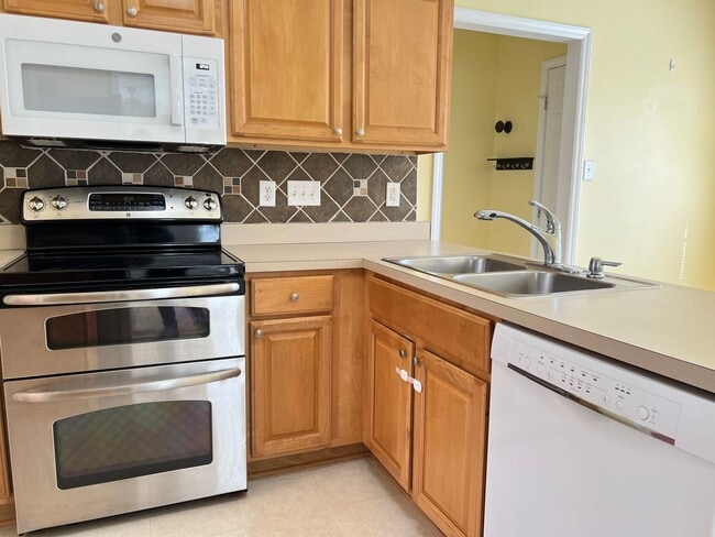 Building Photo - 3 Bedroom | 2.5 Bath Home in Holly Springs...