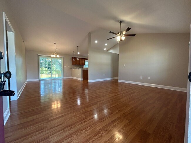 Photo - AVAILABLE NOW!! 4 Bedroom 2 Bathroom Home