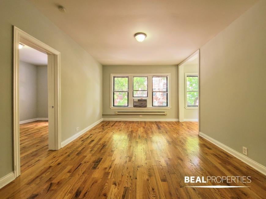 Foto principal - 2 bedroom in CHICAGO IL 60613