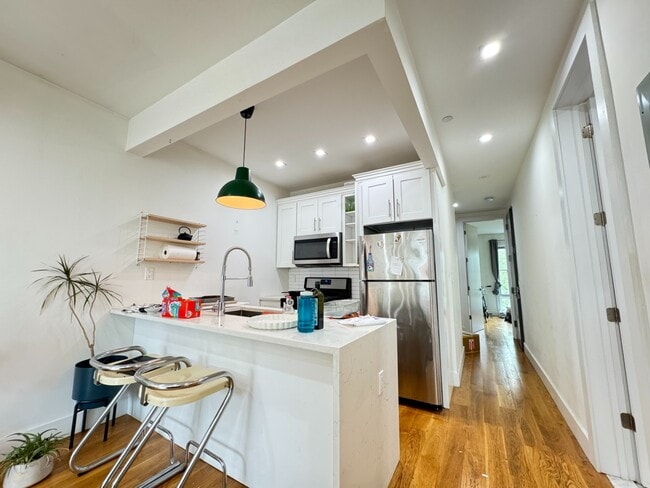 Foto del edificio - 731 Greene Ave