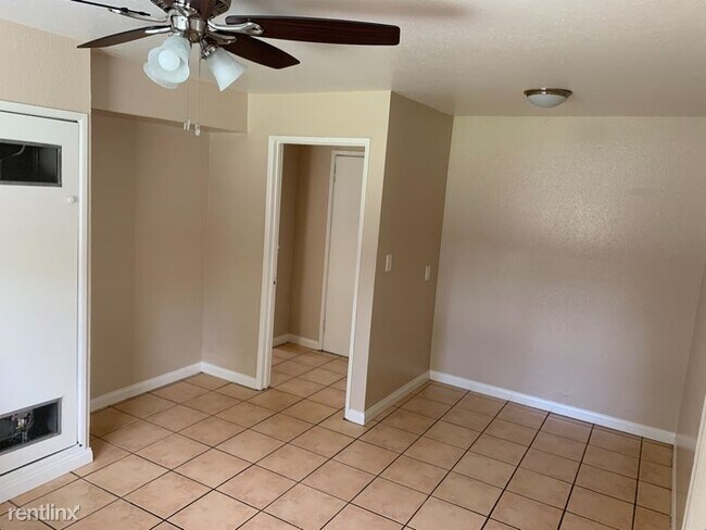 Building Photo - 869 Lincoln Ave