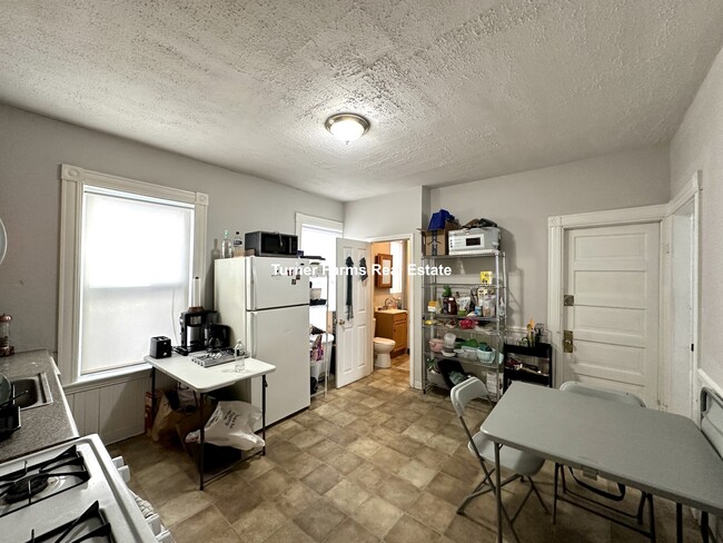 Foto del edificio - 151 E Cottage St