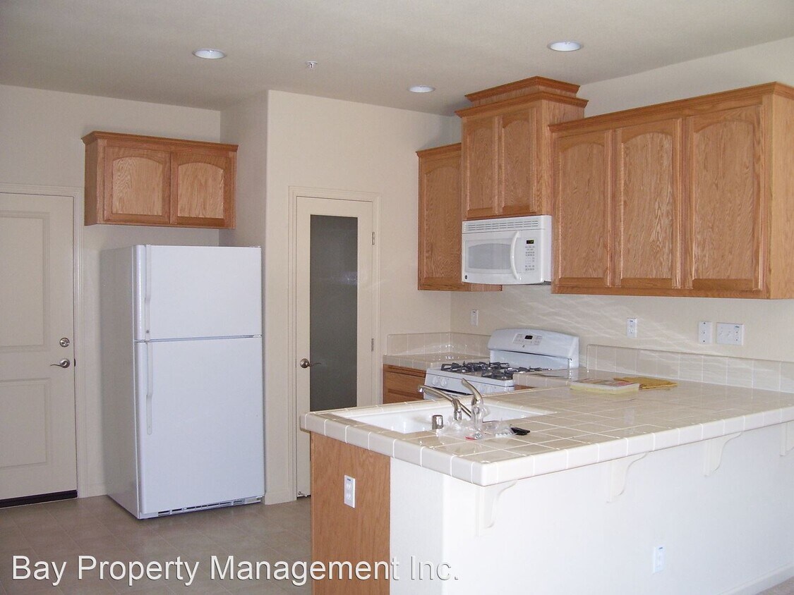 Building Photo - 3 br, 2.5 bath House - 349 Apple Ave.
