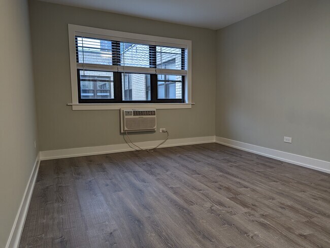 Building Photo - 507 W Barry Ave
