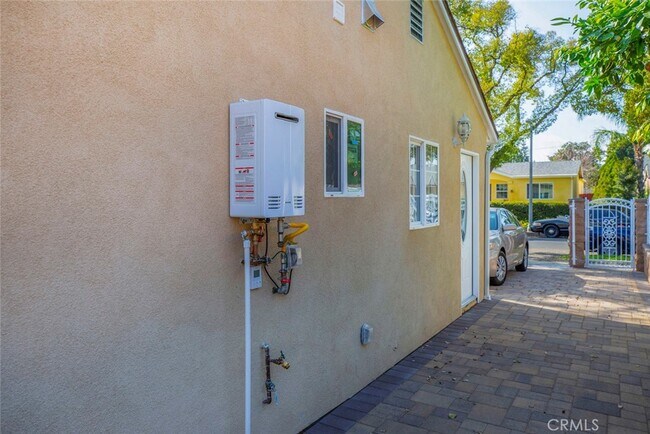 Foto del edificio - 7822 Hazeltine Ave