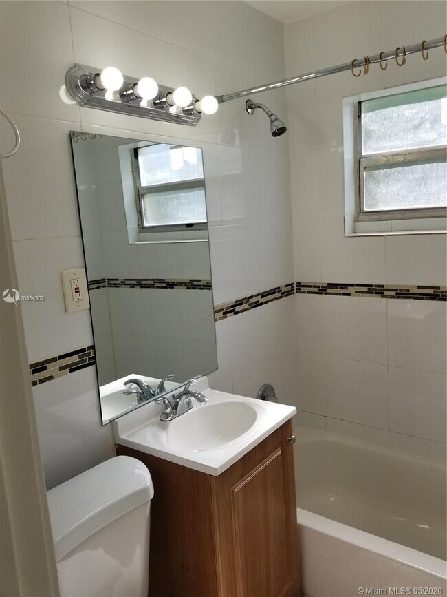 Building Photo - 2571 NW 13TH Ct