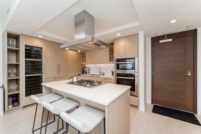 Building Photo - 1768 Cook St