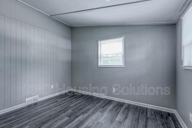 Building Photo - 1812 S Evanston Ave