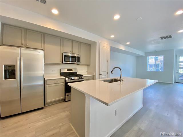 Building Photo - 571 S Pitkin Ct