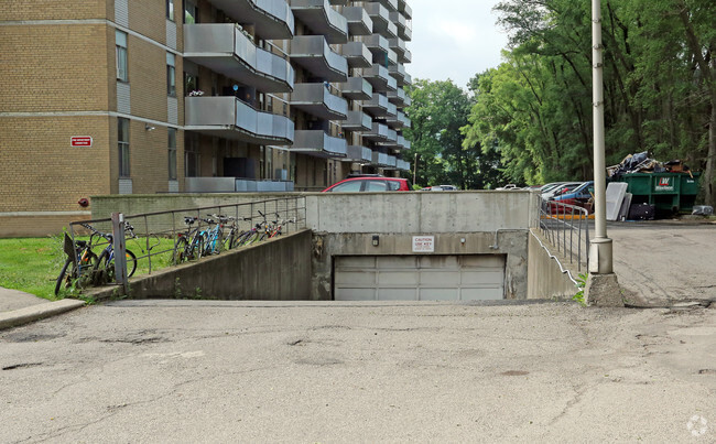 Photo du bâtiment - Camelot Towers I