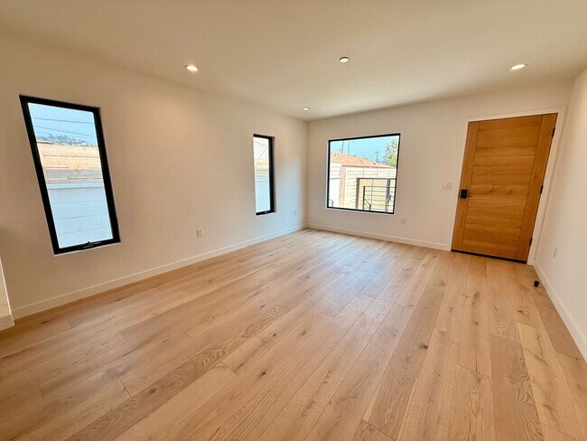Foto del edificio - 2427 Shoredale Ave