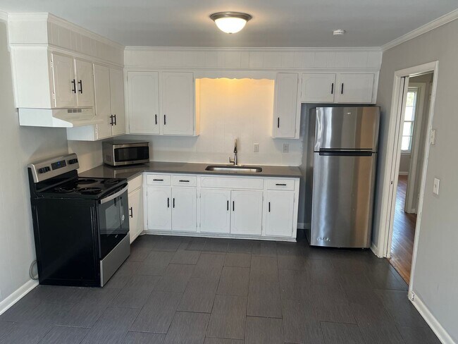 Building Photo - 6533 Thunderbird Dr