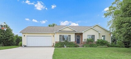 Building Photo - 1639 Briar Ln