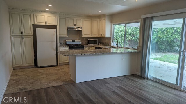 Building Photo - 304 Evergreen Dr