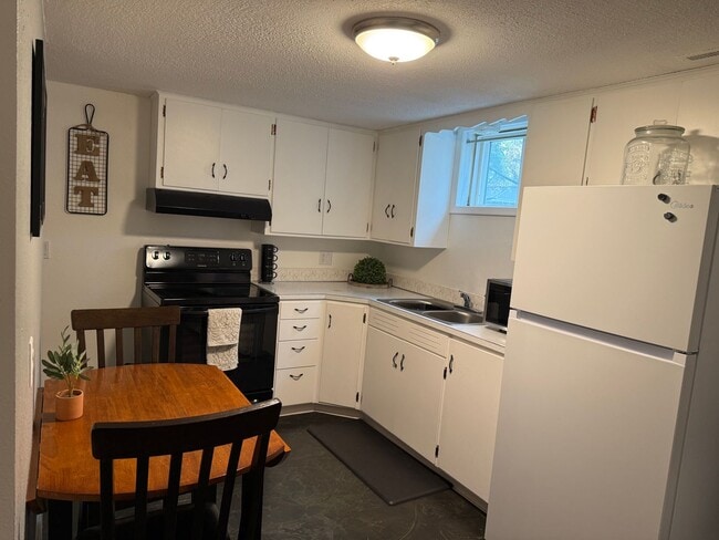 Building Photo - 1448 Avenue D