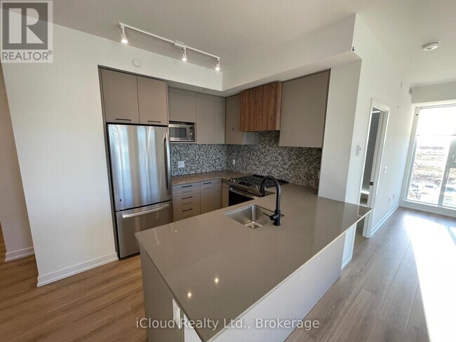 Building Photo - 10 Lagerfeld Dr