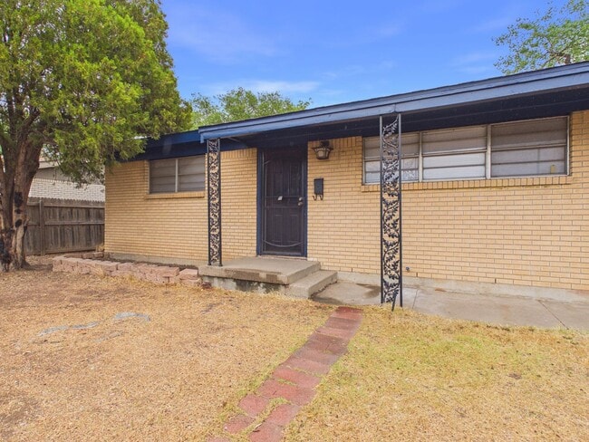 Building Photo - 3319 Teckla Blvd