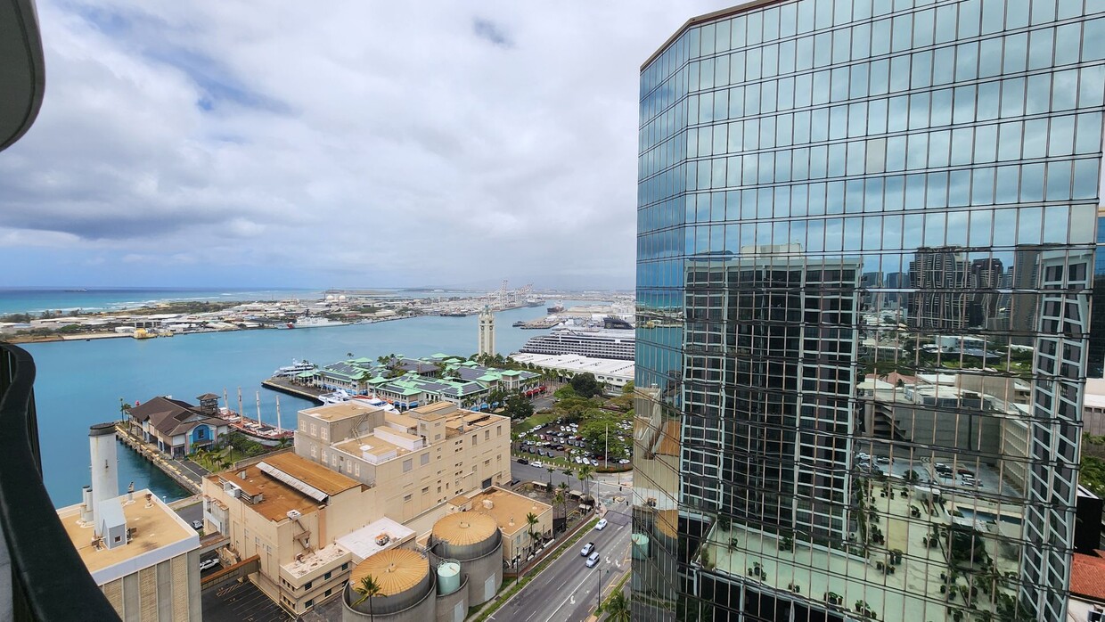 Primary Photo - Harbor Square, Makai Building, 1 bedroom, ...