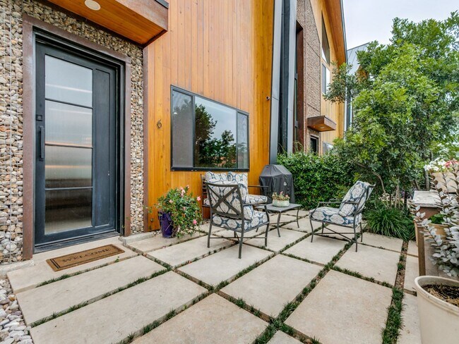 Foto del edificio - STUNNING LUXURY HOME IN LONE STAR DISTRICT