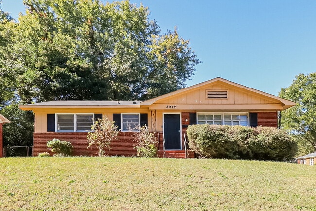 Building Photo - 3912 Broadview Dr