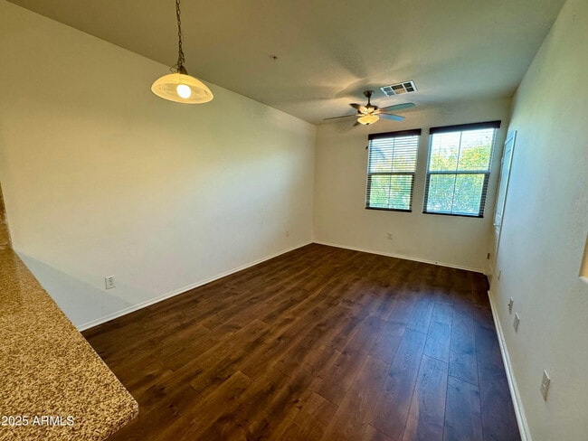 Foto del edificio - 2330 E Huntington Dr