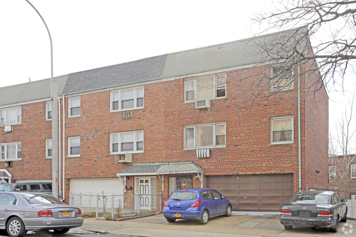 20112 43rd Ave, Bayside, NY 11361 Apartments in Bayside, NY