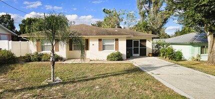 Building Photo - 10 Lynne Ln