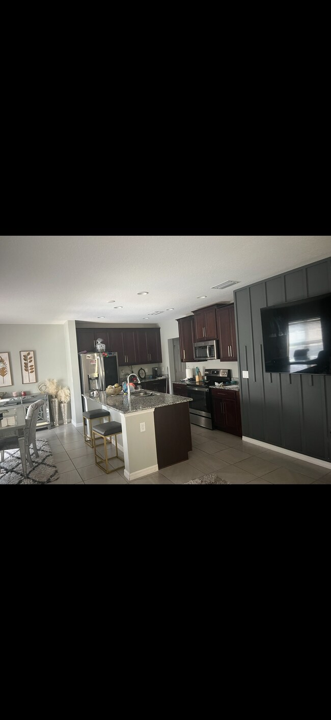 Foto del edificio - 6889 Wilson Hammock Ave