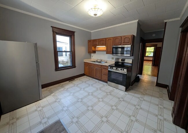 Foto del edificio - Beautiful 4 BR - Cohoes Available NOW!