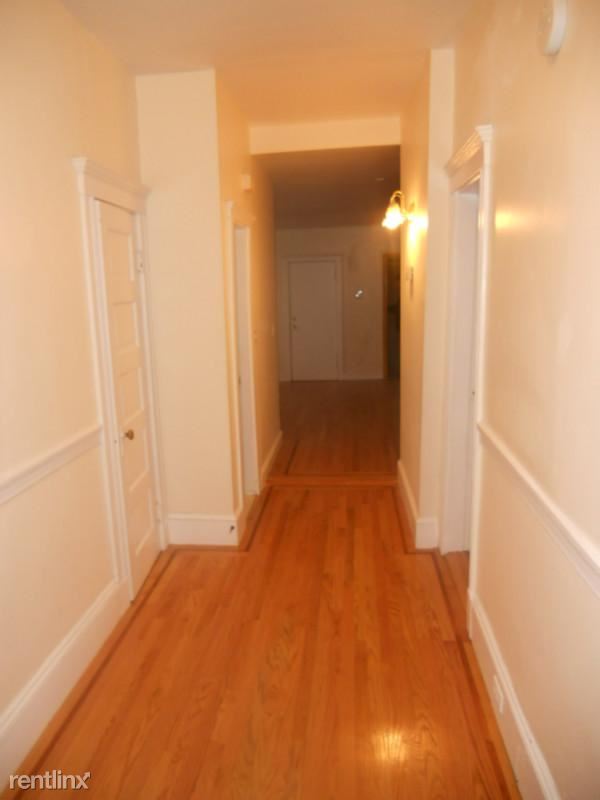 Building Photo - 35 Brackett St
