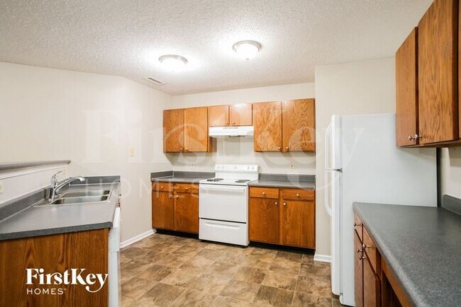 Building Photo - 2880 Ludwig Dr