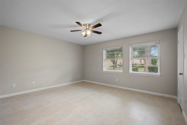 Building Photo - 1015 Rock Canyon Dr