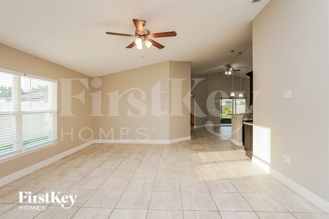 Building Photo - 368 Camellia Ct